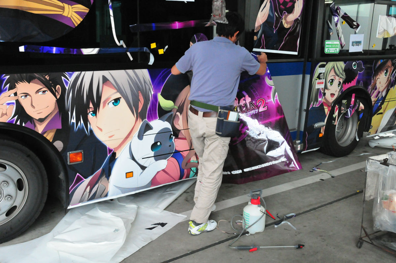Illustration for article titled Watch as This Bus Is Covered in Glorious Nerd